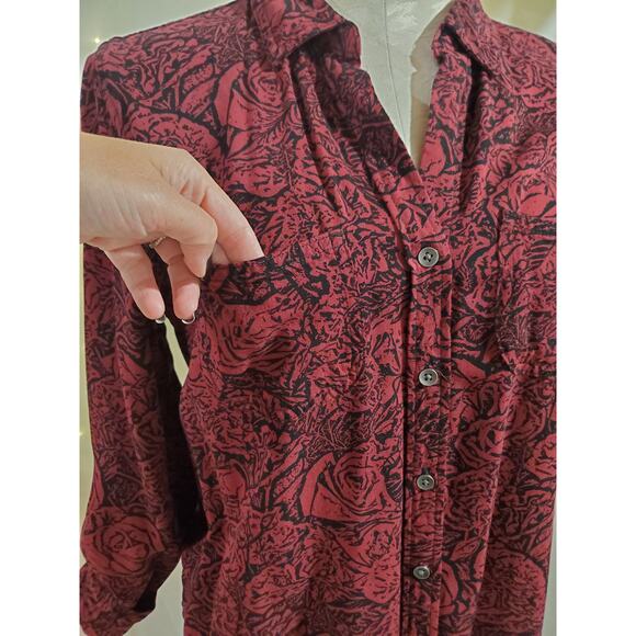 Rock & Republic Womens Rose Floral Button Hi-Low Top Size S Red Vamp Whimsigoth - Picture 6 of 13